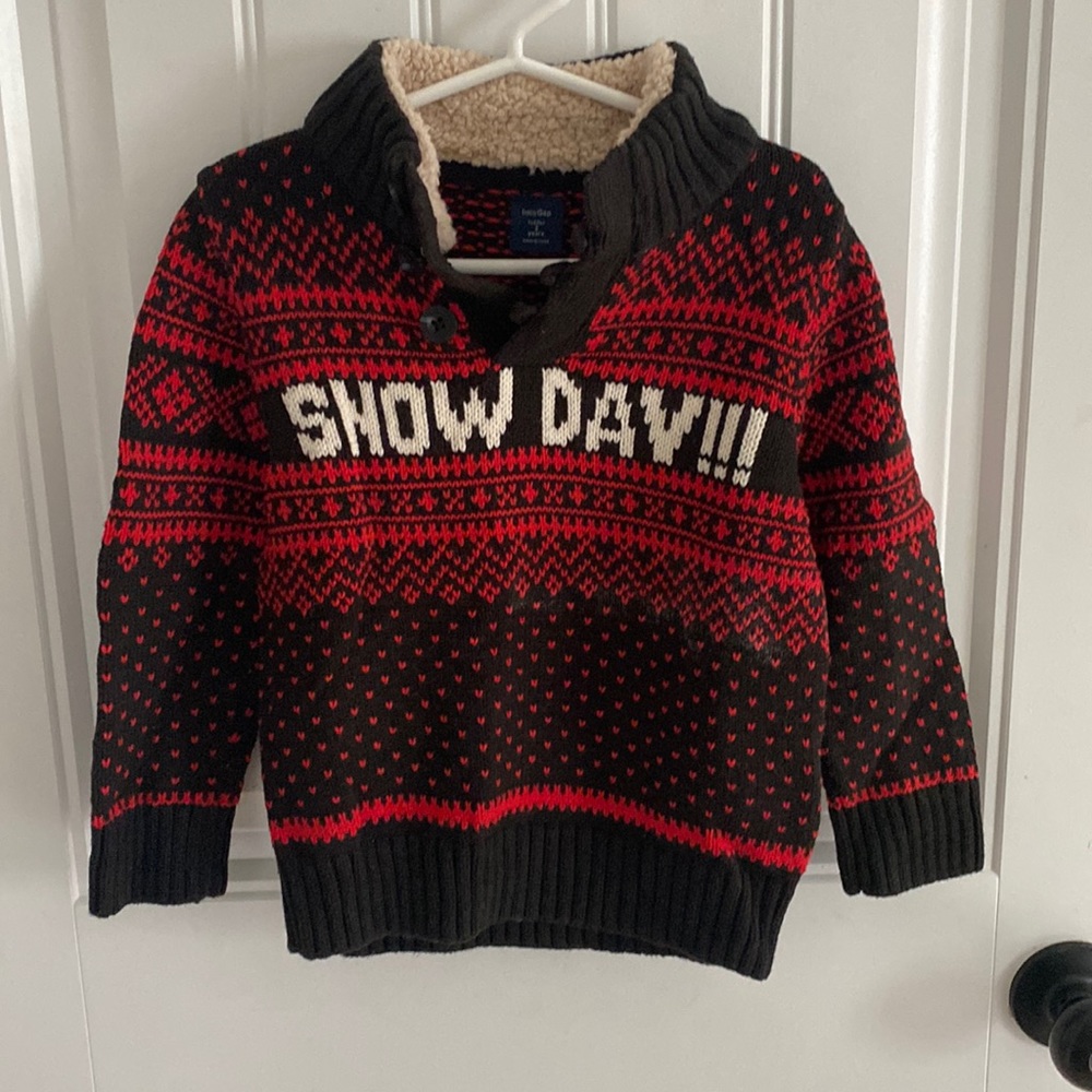 GAP boys 3T sweater Snow Day! Cozy cute button neck- EUC like new